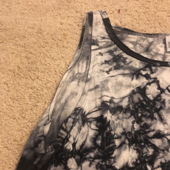 Back and White crop top - Picture 3 of 3